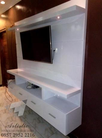 Proses Pemasangan Furniture Interior Design Backdrop TV Pesanan Bapak Bimo di Bantul Daerah Istimewa Yogyakarta